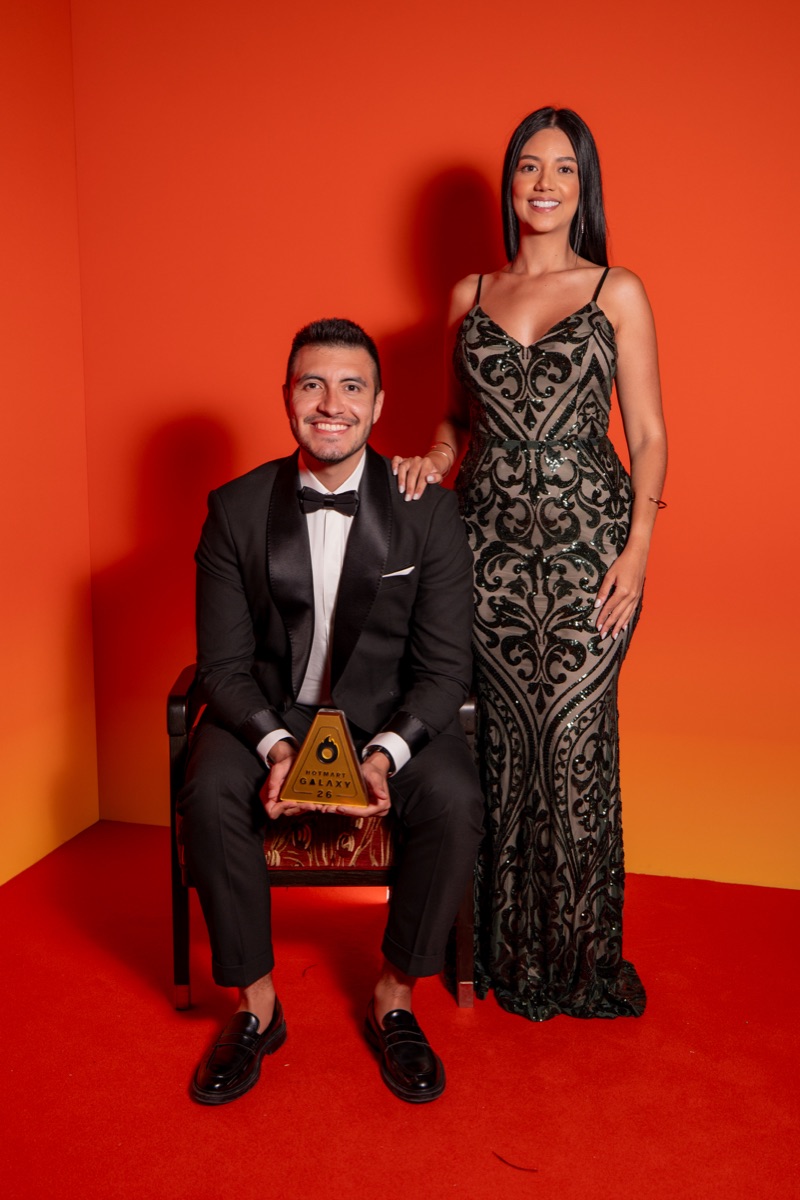 Laura Zabala y Santiago Leal — Hotmart Galaxy 26
